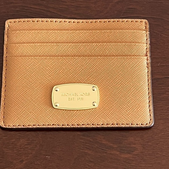 Michael Kors Saffino Leather ID Window and Card Holder Tan - Picture 2 of 7